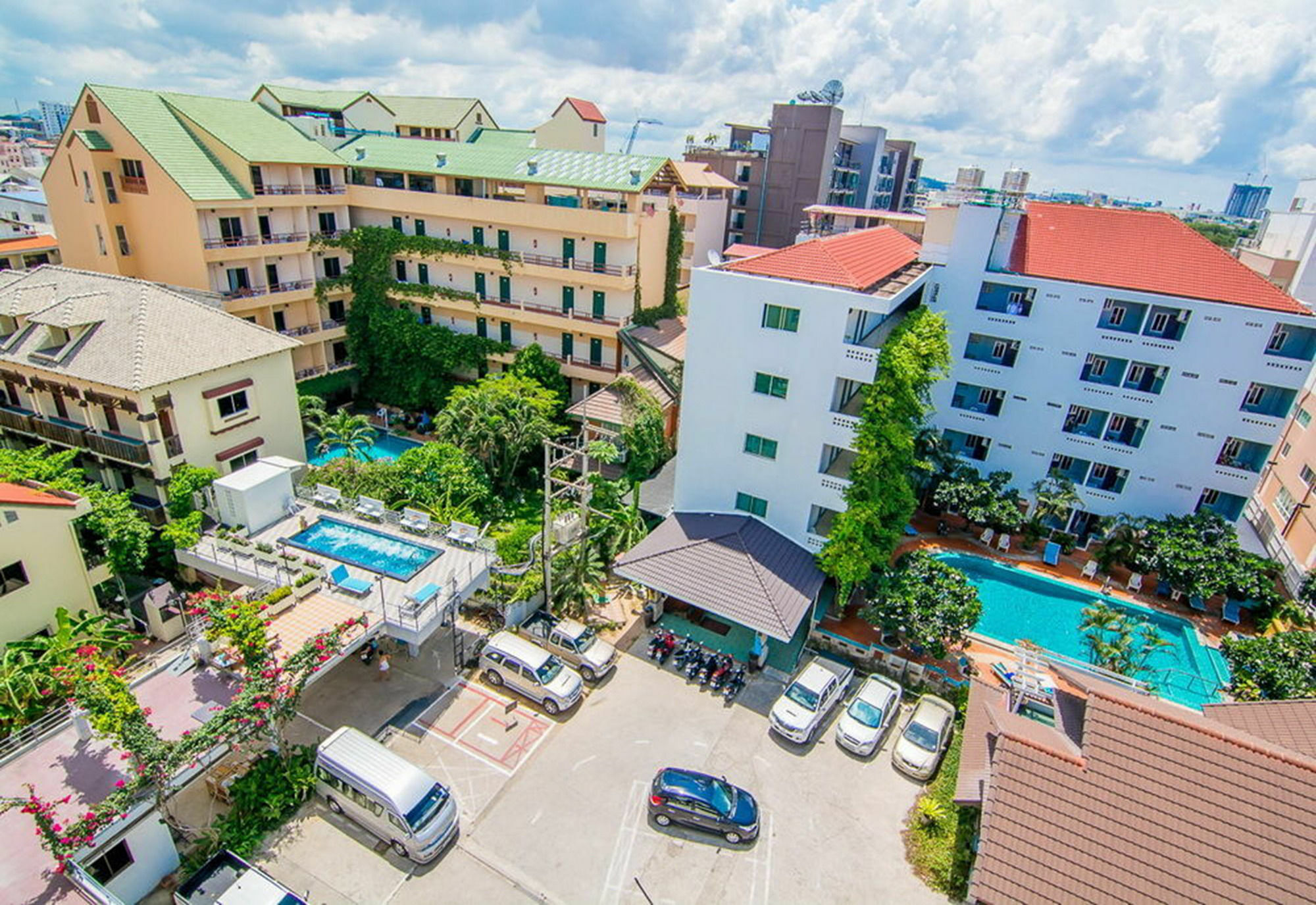 Sutus Court 5 Hotel Pattaya Luaran gambar