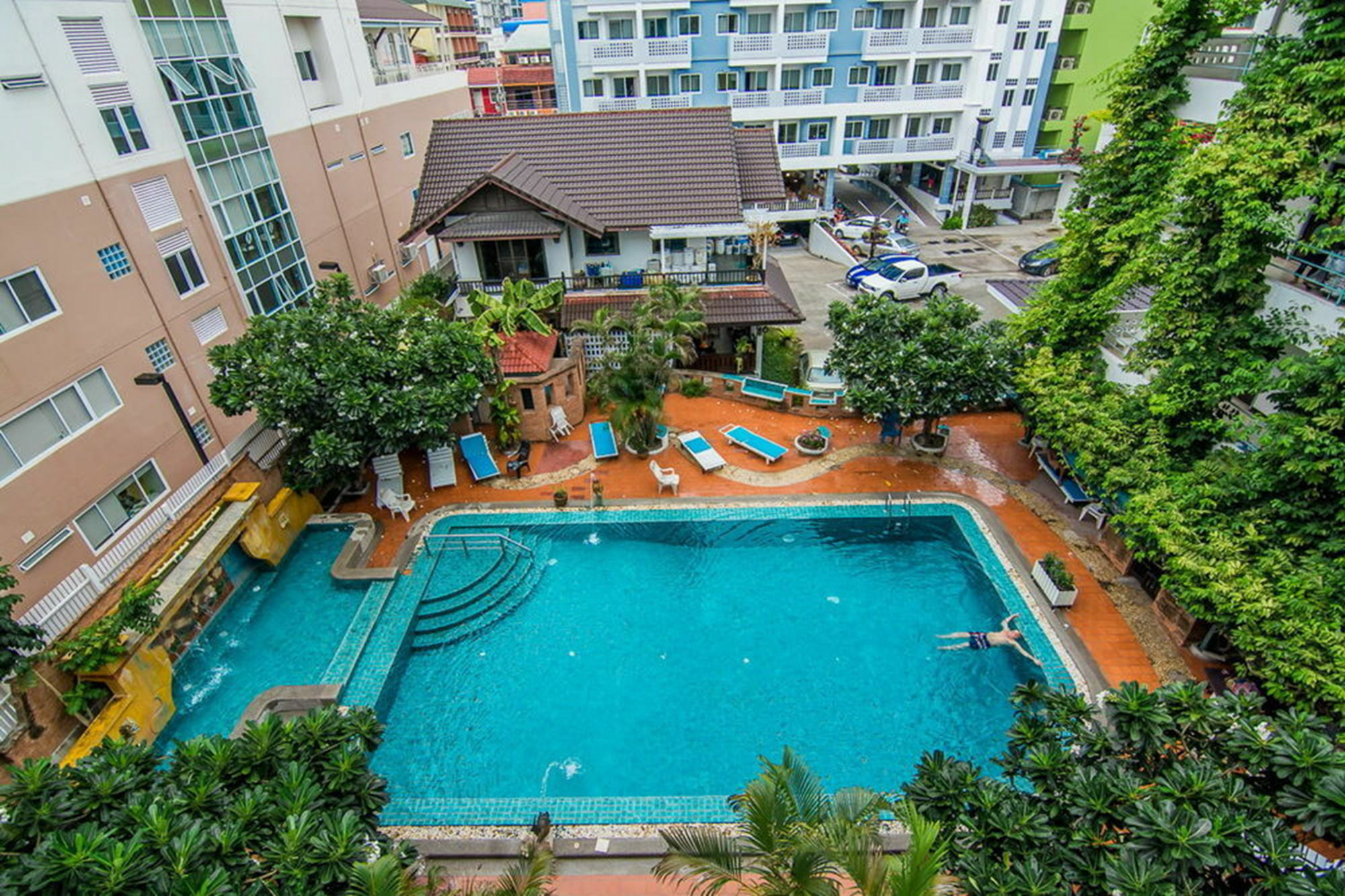 Sutus Court 5 Hotel Pattaya Luaran gambar