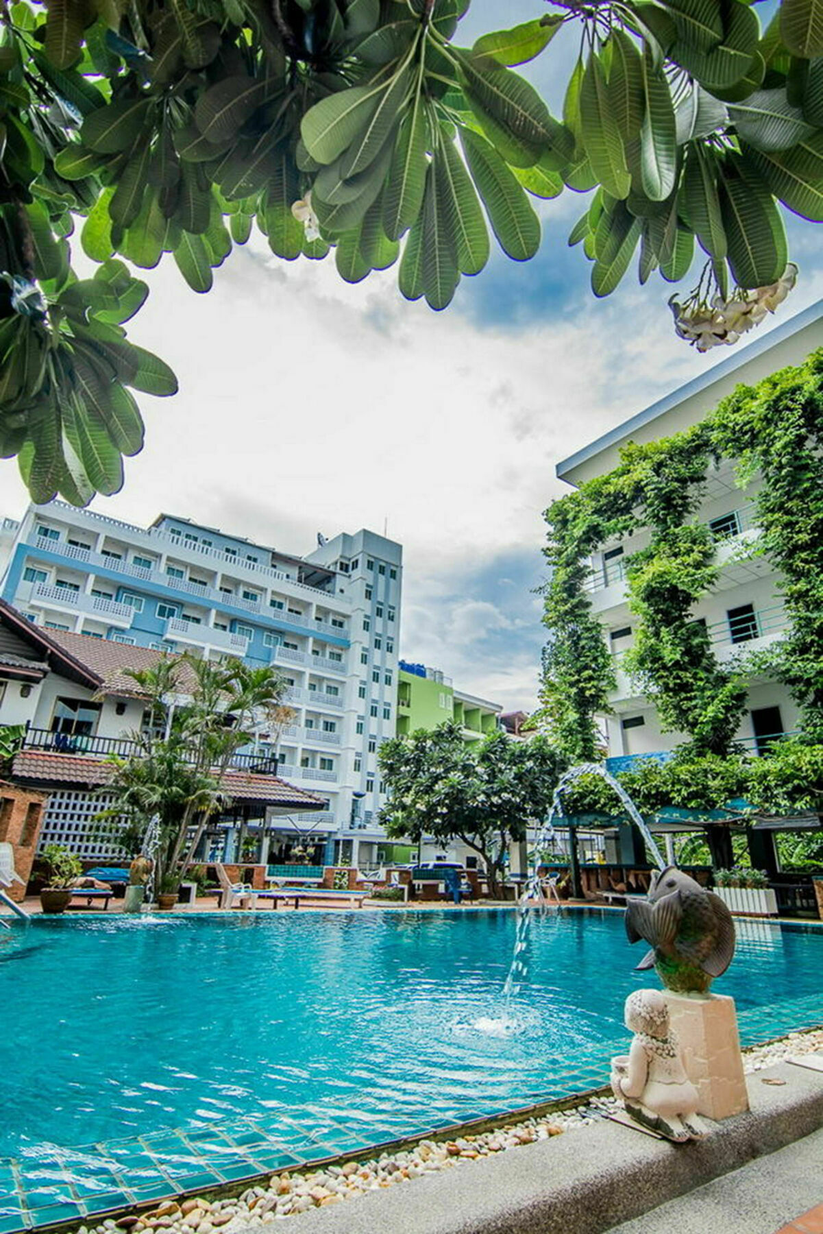 Sutus Court 5 Hotel Pattaya Luaran gambar