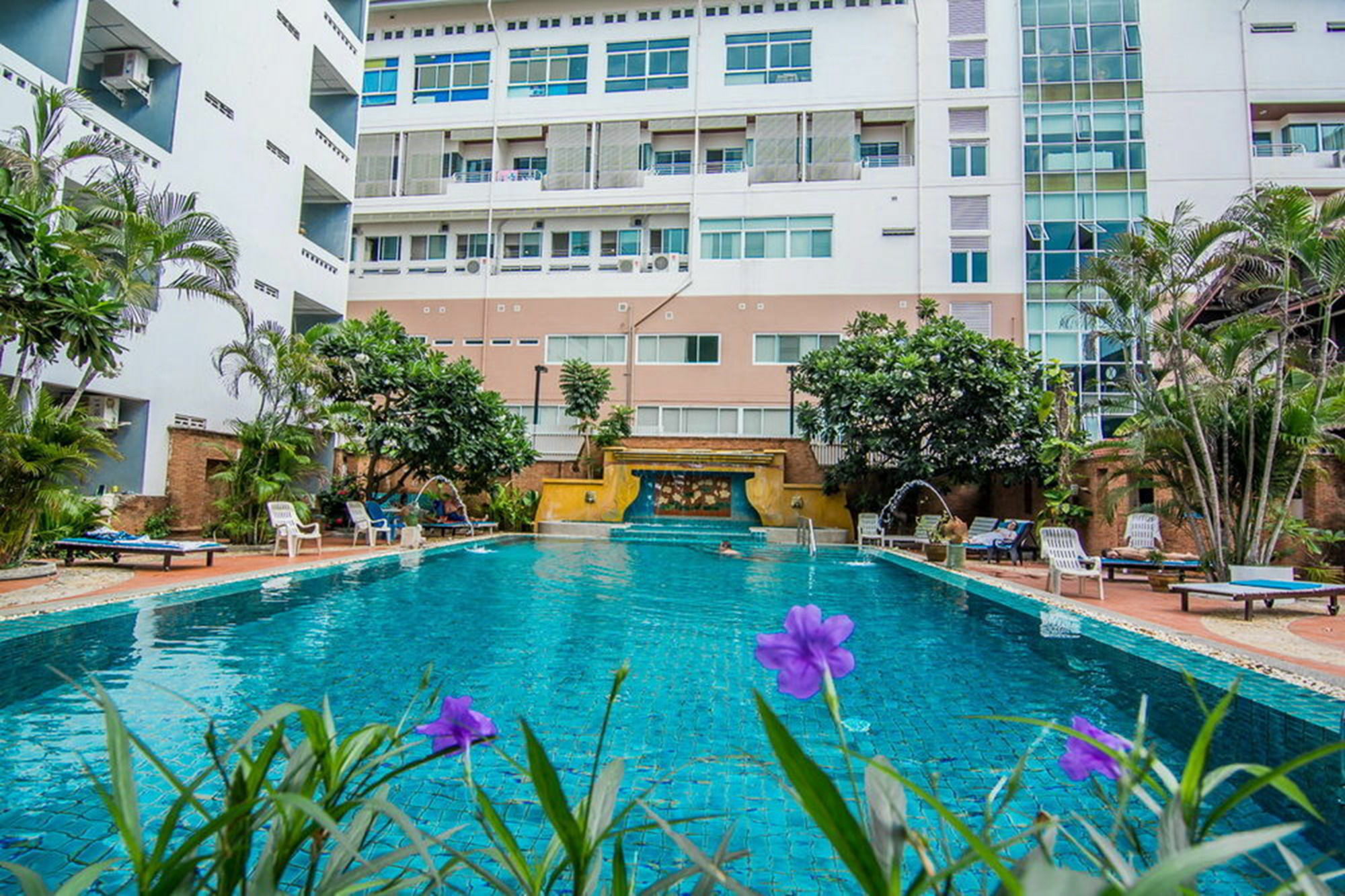 Sutus Court 5 Hotel Pattaya Luaran gambar